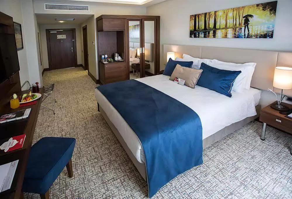 รามาดา บาย วินด์แฮม ยาโลวา Hotel ภายนอก รูปภาพ